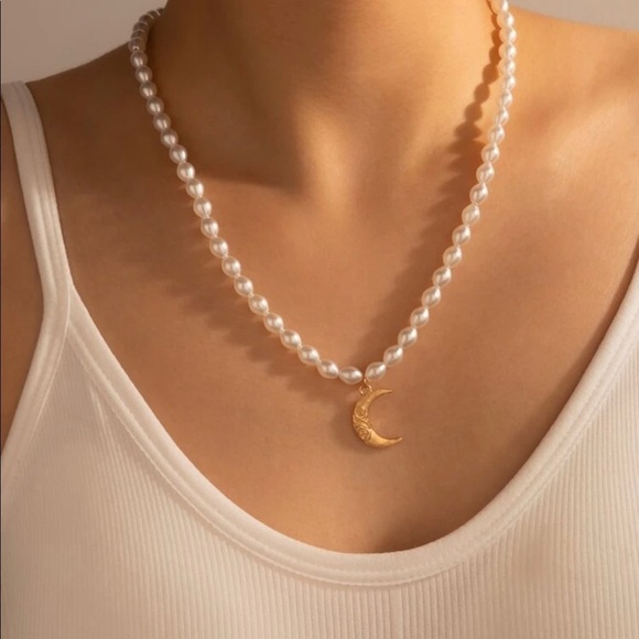 Jewelry - 4/$25 Faux Pearl Gold Moon Pendant Necklace